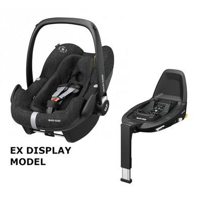 EX DISPLAY Maxi Cosi Pebble Plus Nomad Black & 3Wayfix Base