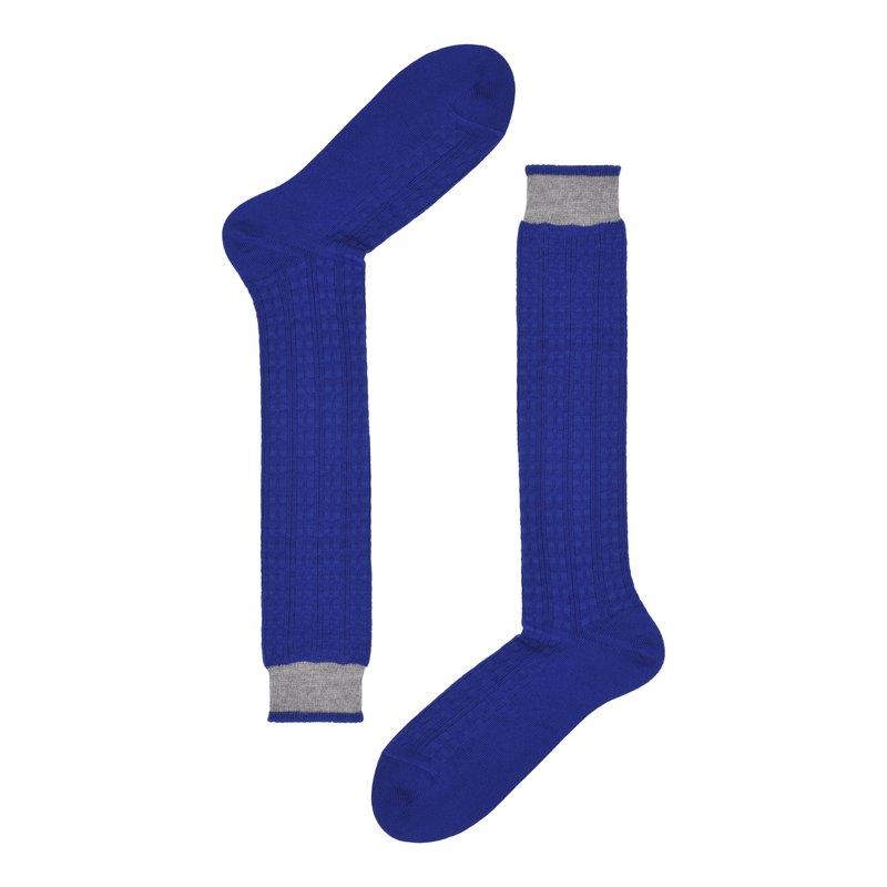 Long socks with links pattern