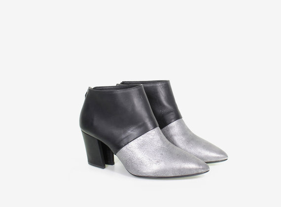 Laminated and leather low ankle boot