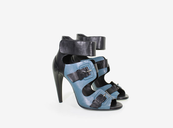 Multi-buckle sandal with large strap and shell-effect heel