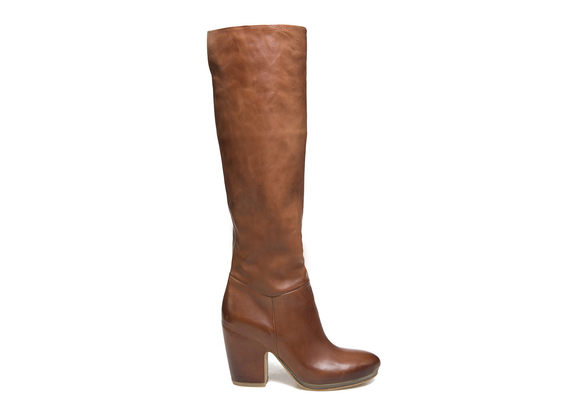 Cognac leather boots with shell-shaped heel and crepe sole