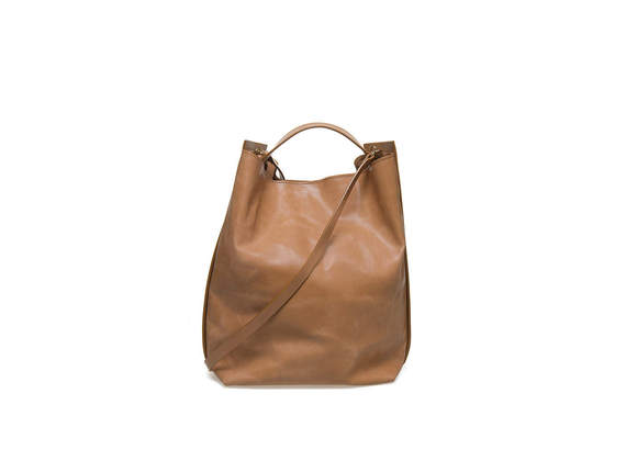 Bucket bag with side bands