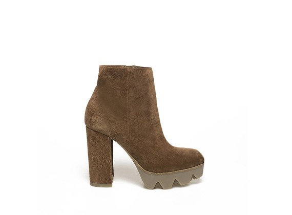 Brown suede ankle boot with heavy tread