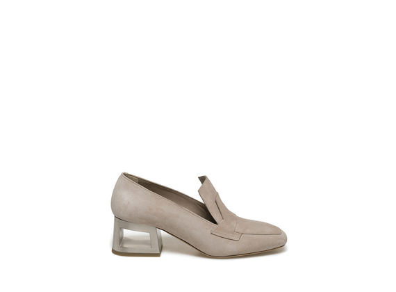Light dusty pink-coloured loafer with perforated heel