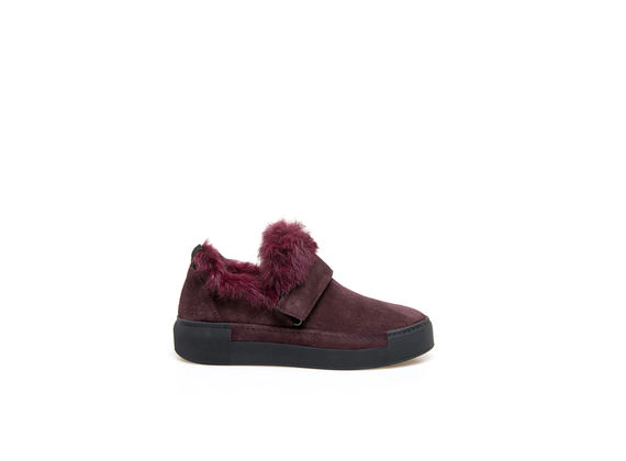 Burgundy slip-on shoes with velcro and rabbit fur appliqué