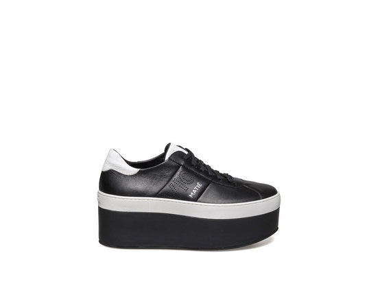 Lace up shoe with black and white leather platform