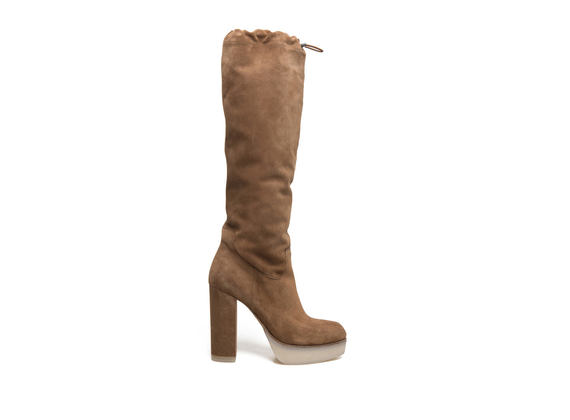 Suede tobacco-coloured boots with drawstring