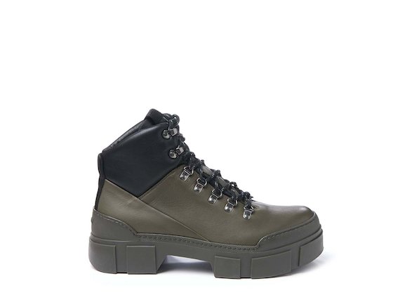 Army green walking boot with hooks
