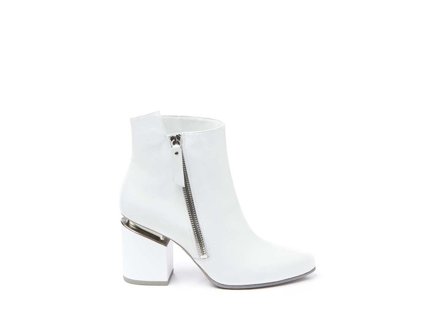 White ankle boot with side zip and 