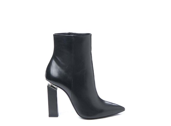 Pointed ankle boot with suspended heel