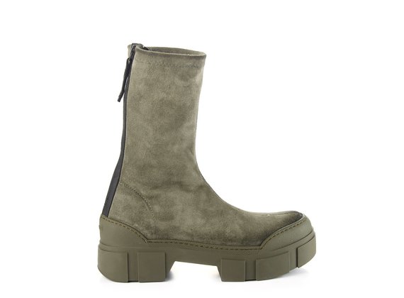Ankle boots in khaki, stretchy split leather with lugged sole