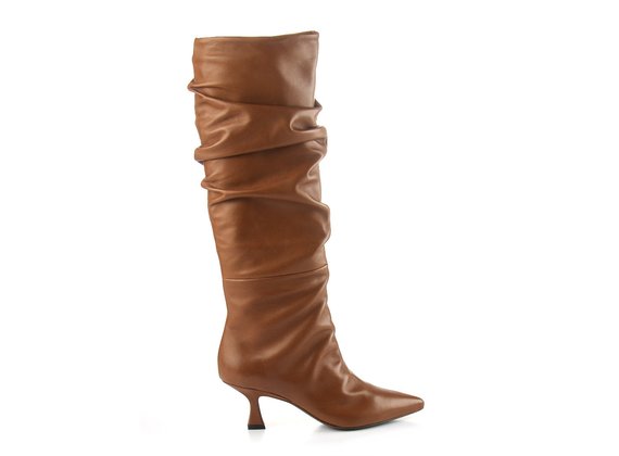 Tapered tube boots in brown leather