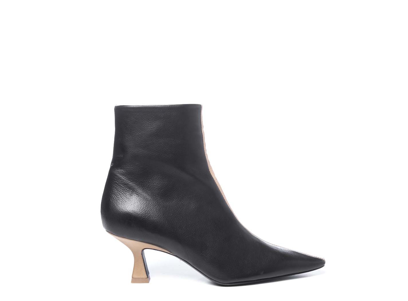 Black/sand-yellow ankle boots in soft 